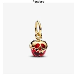 Pandora Disney Villains Evil Queen Apple Dangle Charm